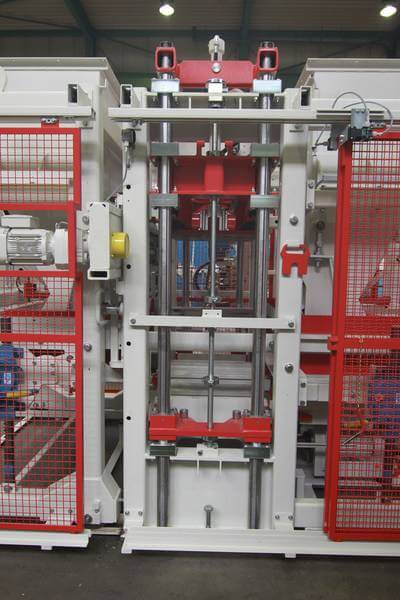 csm_hessgroup-concrete-block-machine-rh500-tamper-head-guide_4b33cee4c2